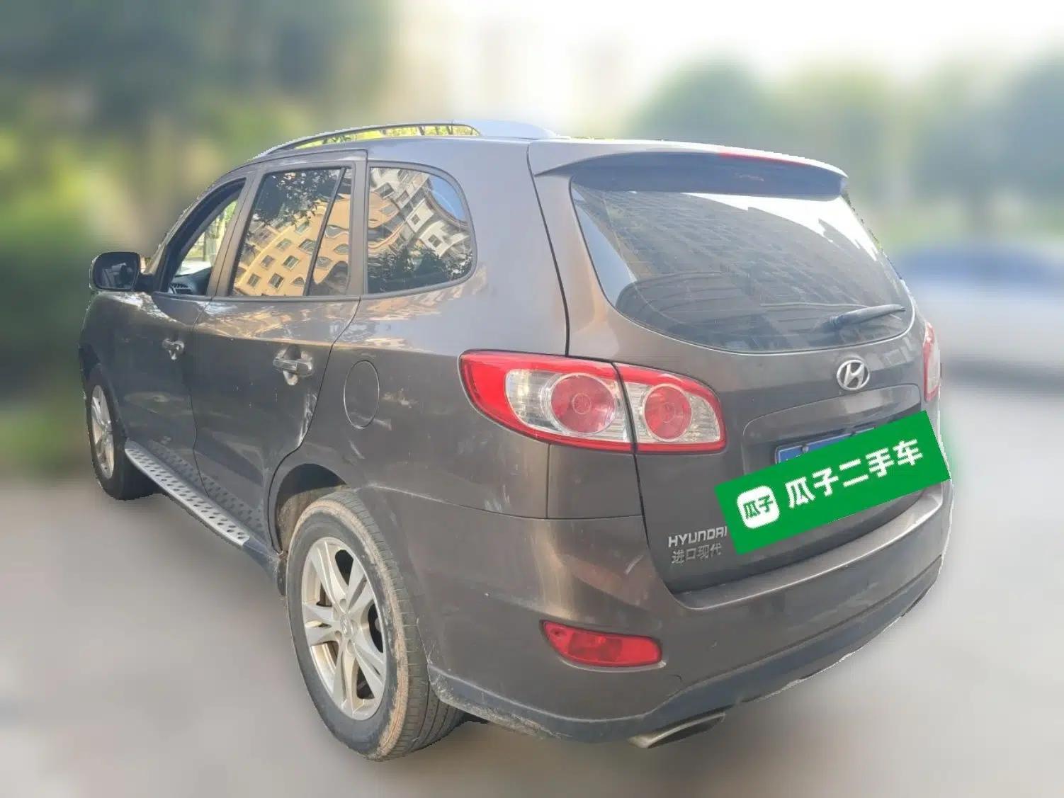 Hyundai Santa Fe Classic 2011 2.4 Ultimate Edition 7-Seater Two-Wheel Drive — миниатюра 4