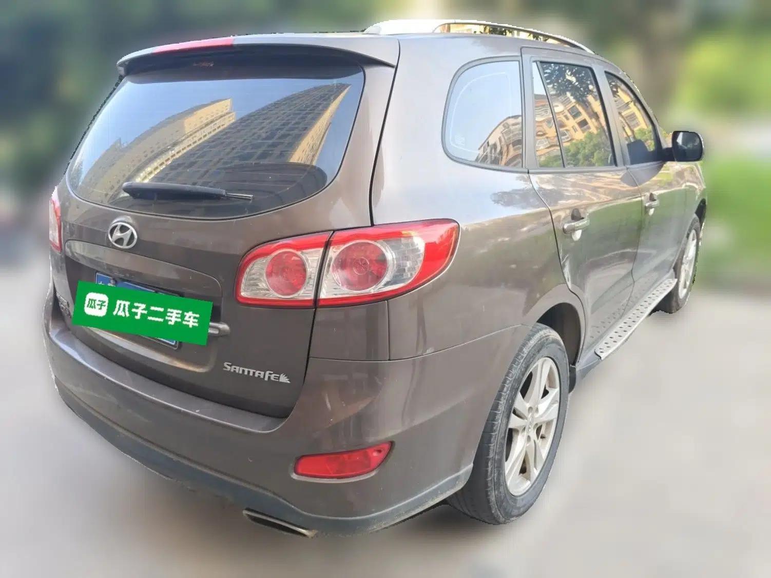 Hyundai Santa Fe Classic 2011 2.4 Ultimate Edition 7-Seater Two-Wheel Drive — миниатюра 6