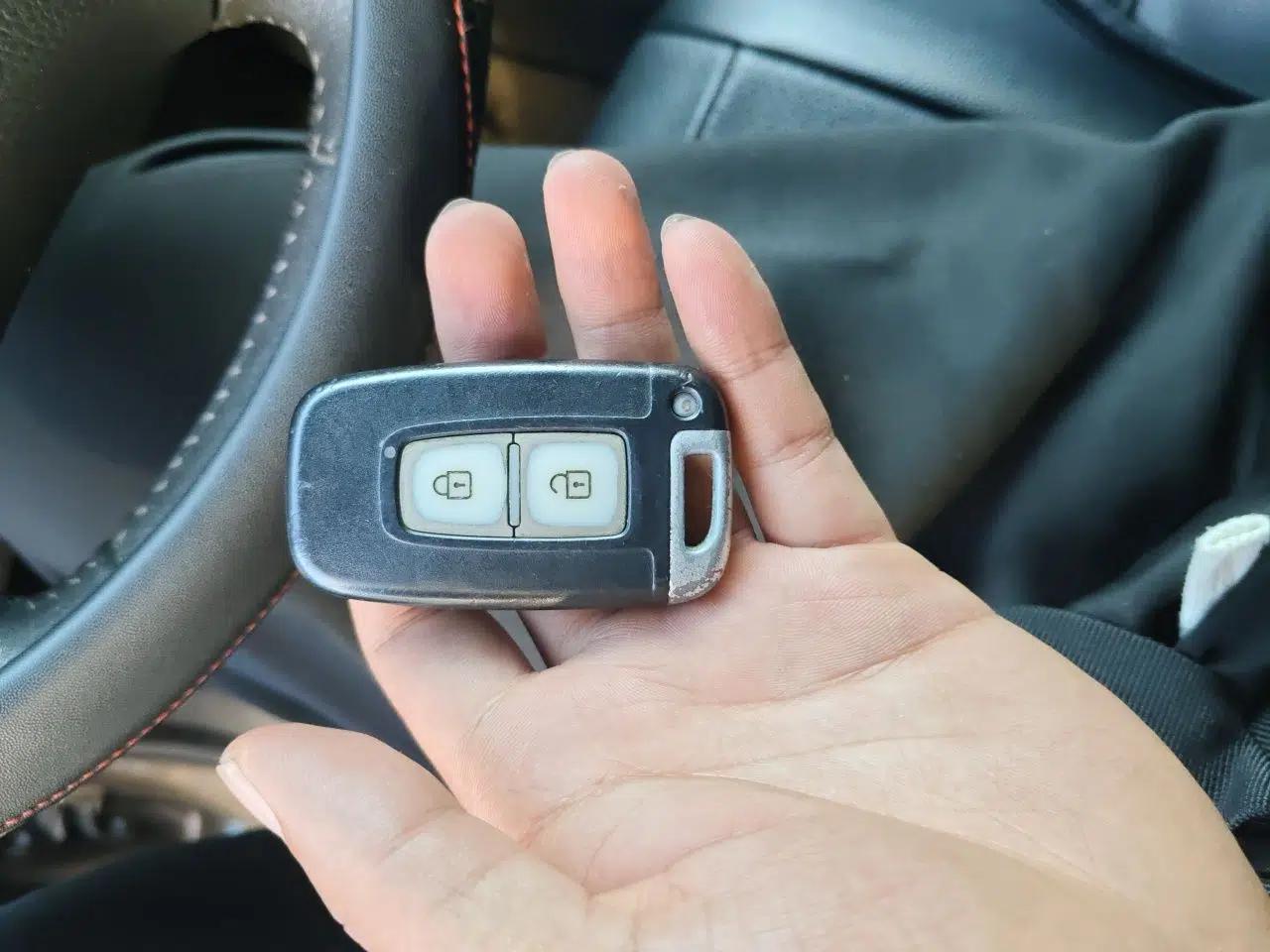 Hyundai Santa Fe Classic 2011 2.4 Ultimate Edition 7-Seater Two-Wheel Drive — миниатюра 9