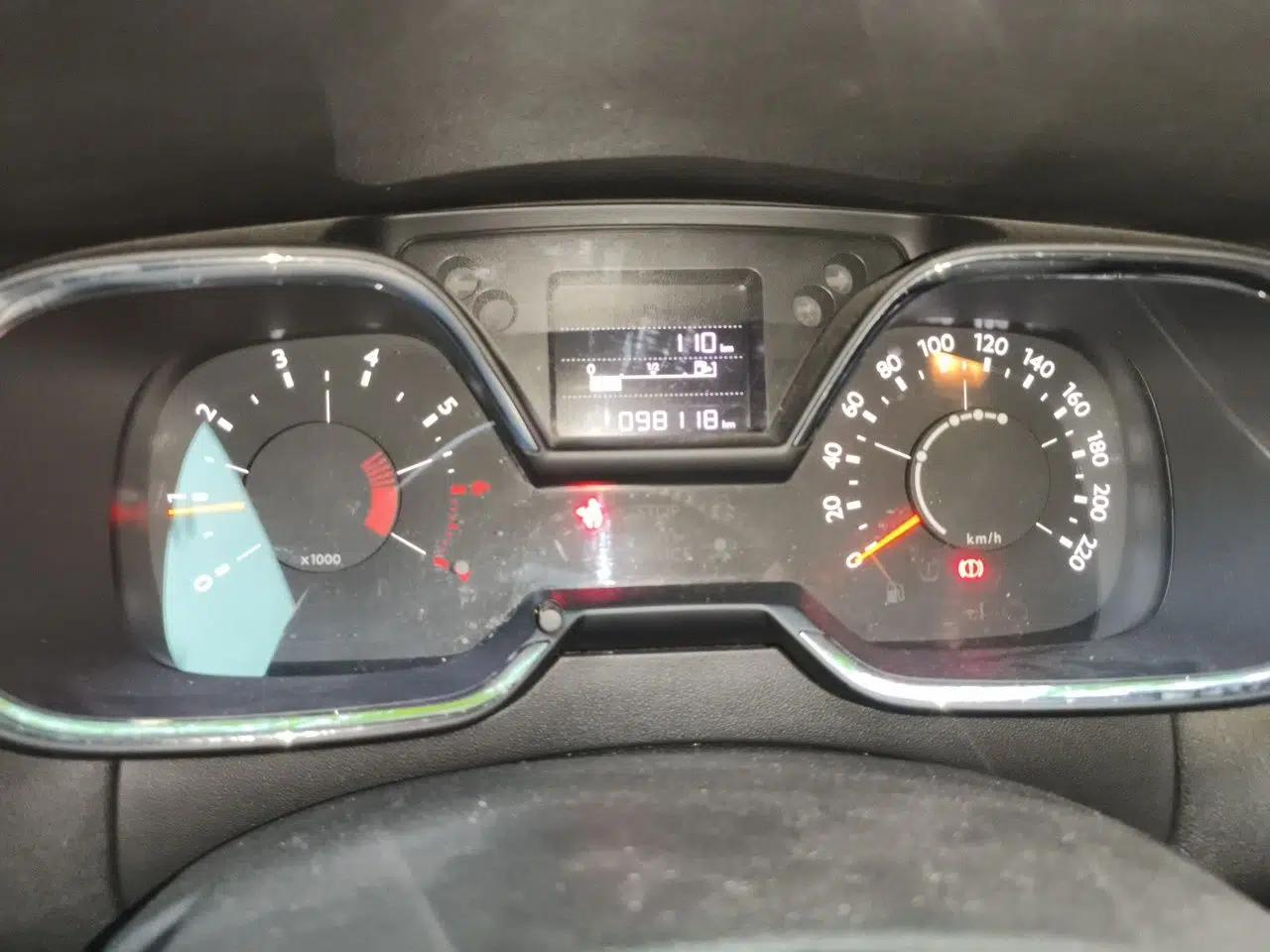 Citroen C4 Sega 2016 1.6L Manual Luxury Model — миниатюра 13