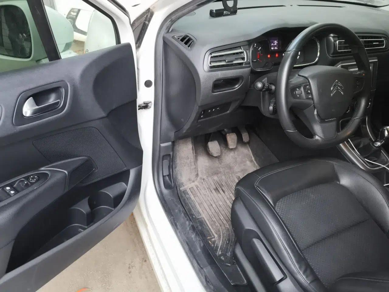 Citroen C4 Sega 2016 1.6L Manual Luxury Model — миниатюра 17