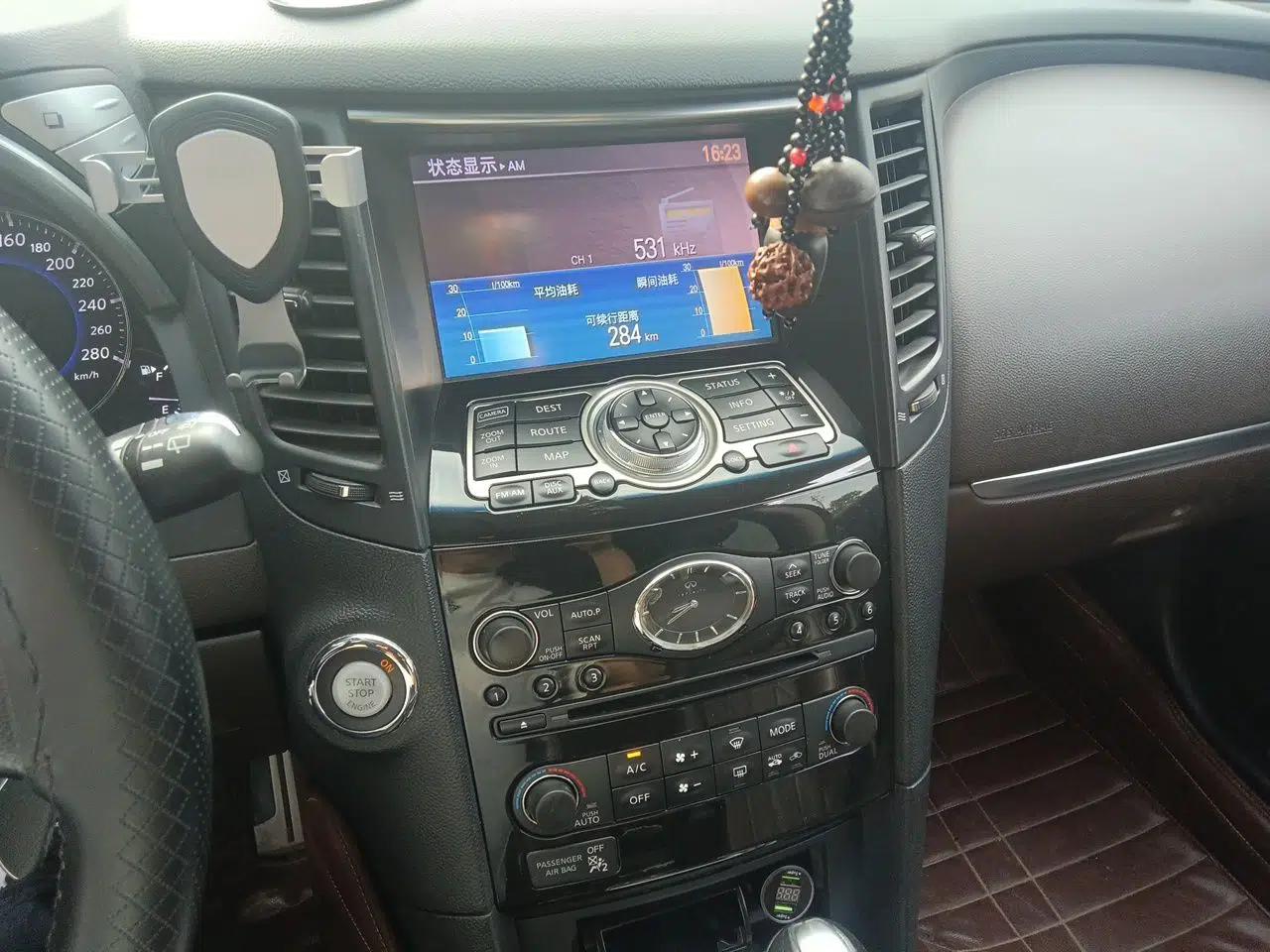 Infiniti QX70 2013 3.7L Standard Edition — миниатюра 14
