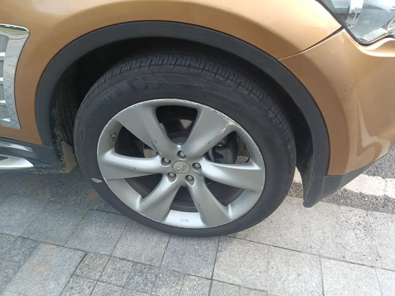 Infiniti QX70 2013 3.7L Standard Edition — миниатюра 8