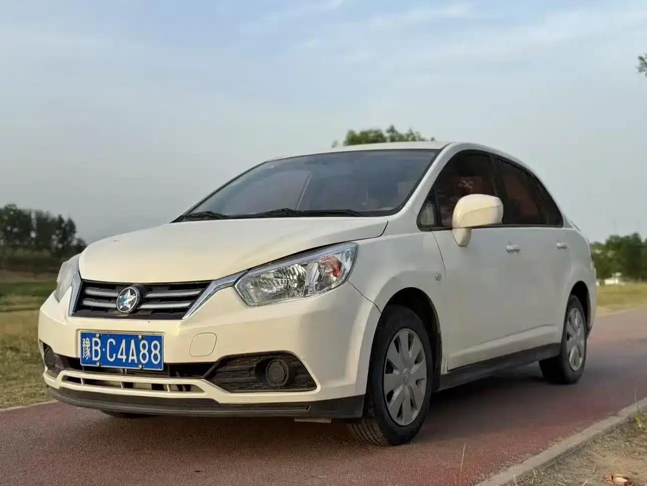 Venucia D50 2015 1.6L Manual Fashion Edition — миниатюра 2