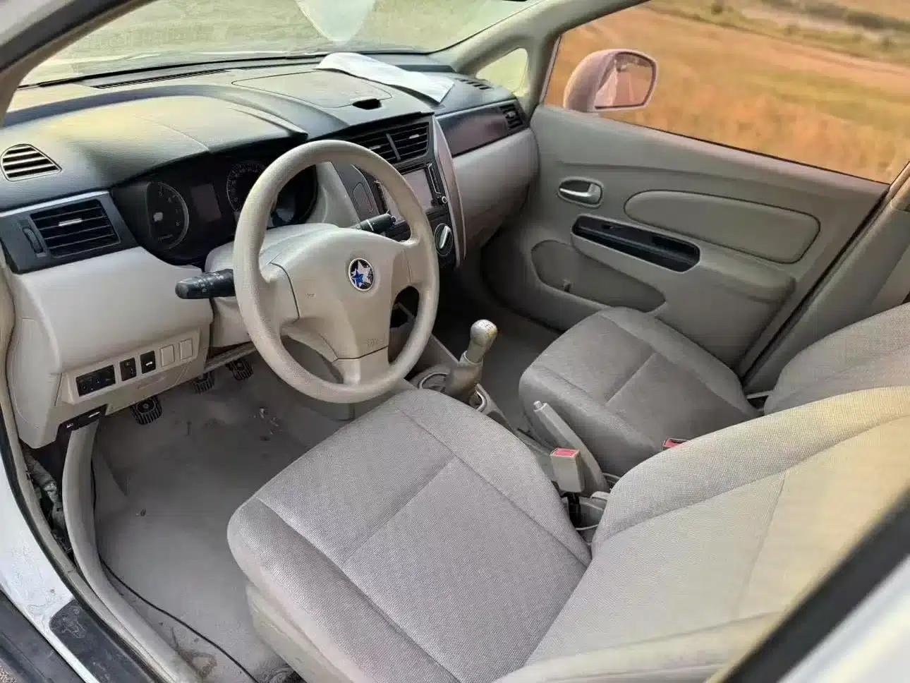 Venucia D50 2015 1.6L Manual Fashion Edition — миниатюра 4