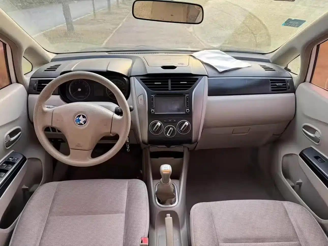 Venucia D50 2015 1.6L Manual Fashion Edition — миниатюра 5