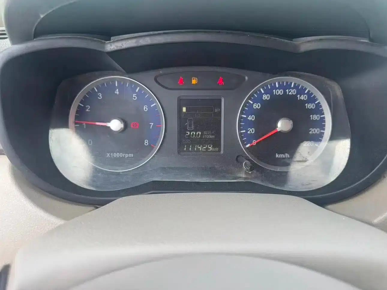 Venucia D50 2015 1.6L Manual Fashion Edition — миниатюра 10