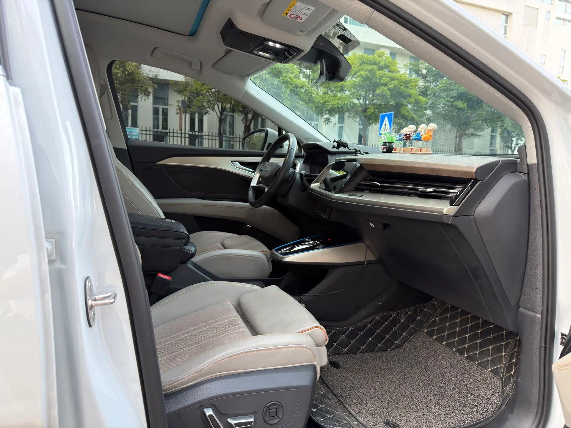 Audi Q5 e-tron 2022 40 e-tron Starry Edition Luxury Package — миниатюра 25