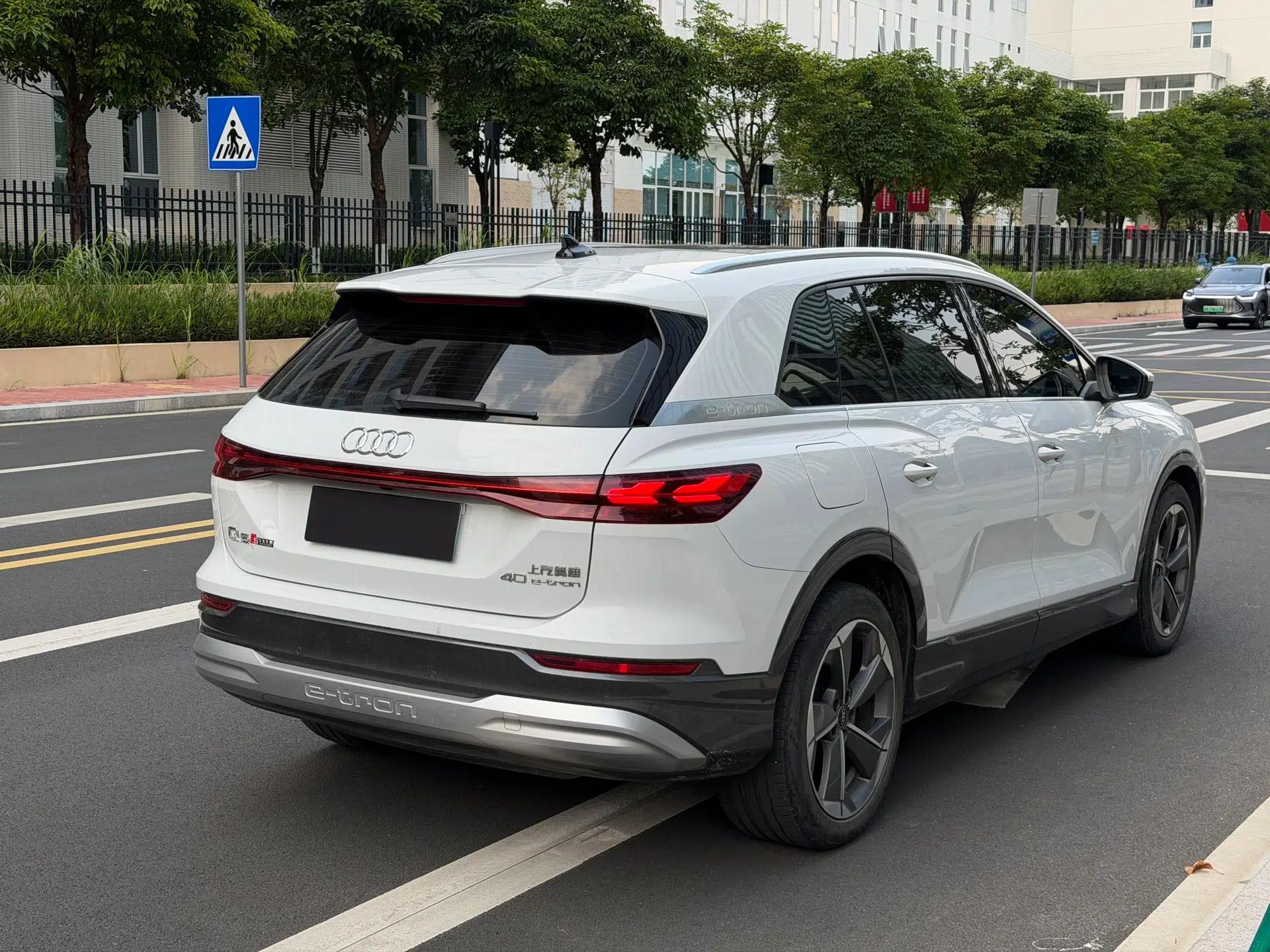 Audi Q5 e-tron 2022 40 e-tron Starry Edition Luxury Package — миниатюра 6