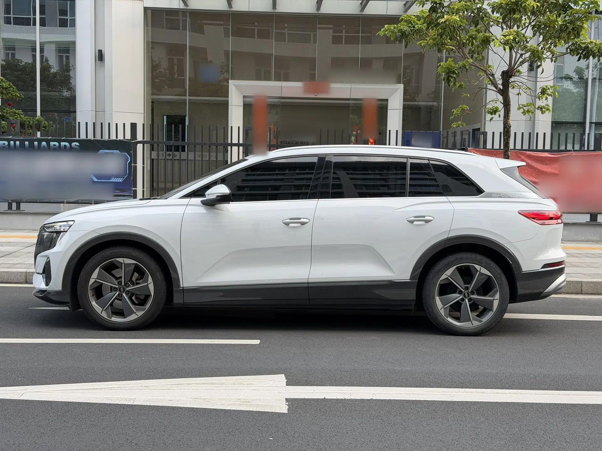 Audi Q5 e-tron 2022 40 e-tron Starry Edition Luxury Package — миниатюра 7