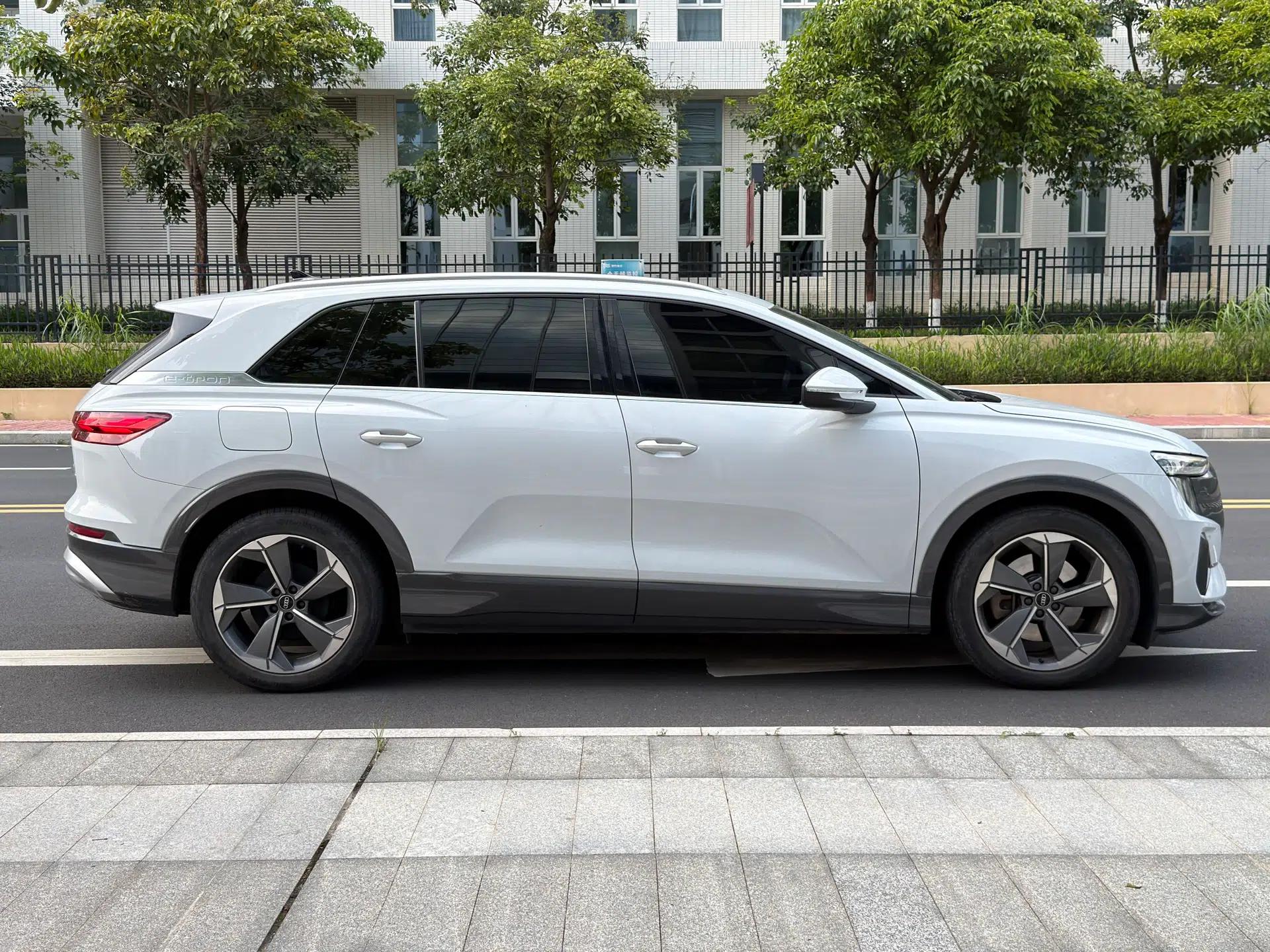 Audi Q5 e-tron 2022 40 e-tron Starry Edition Luxury Package — миниатюра 9