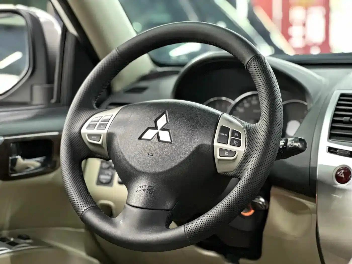 2013 Pajero Sport 3.0L Automatic 4WD Flagship Edition — миниатюра 17
