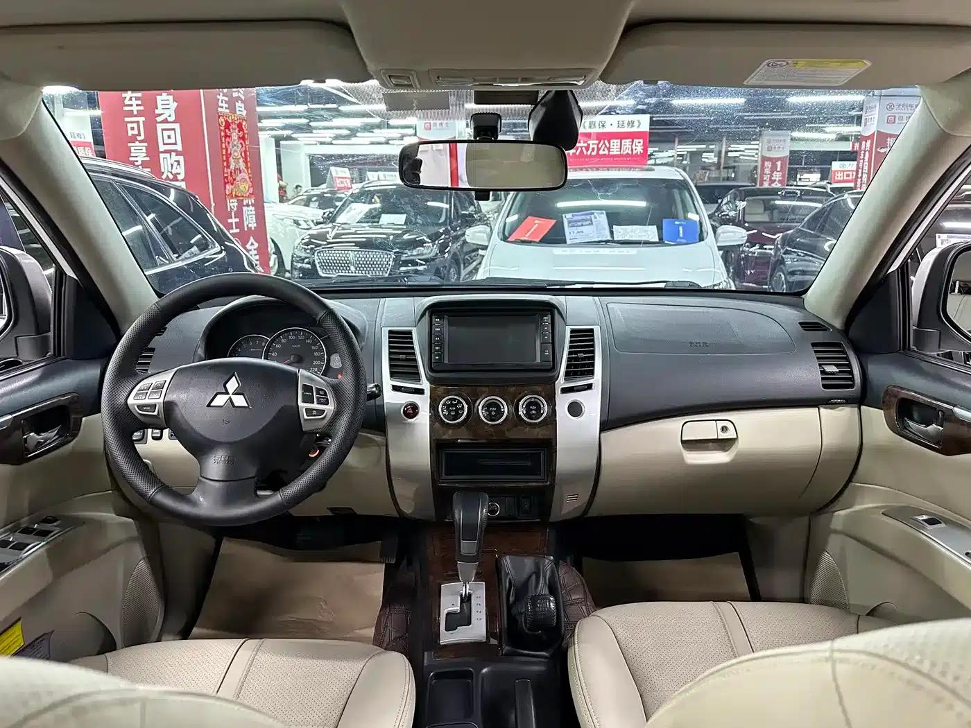 2013 Pajero Sport 3.0L Automatic 4WD Flagship Edition — миниатюра 18