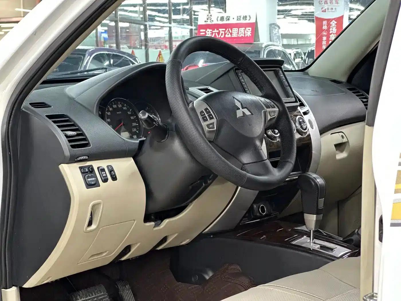 2013 Pajero Sport 3.0L Automatic 4WD Flagship Edition — миниатюра 30