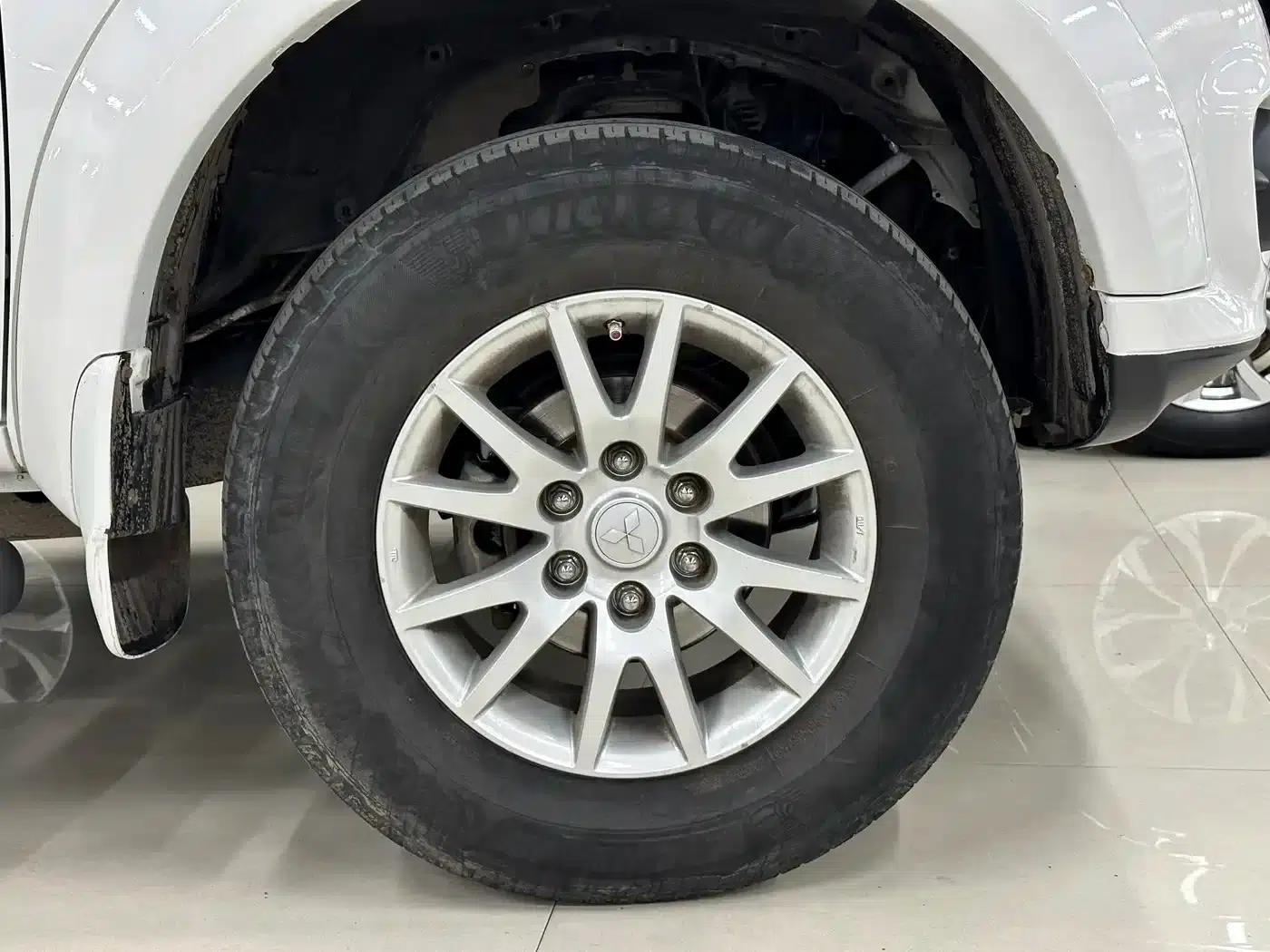 2013 Pajero Sport 3.0L Automatic 4WD Flagship Edition — миниатюра 8