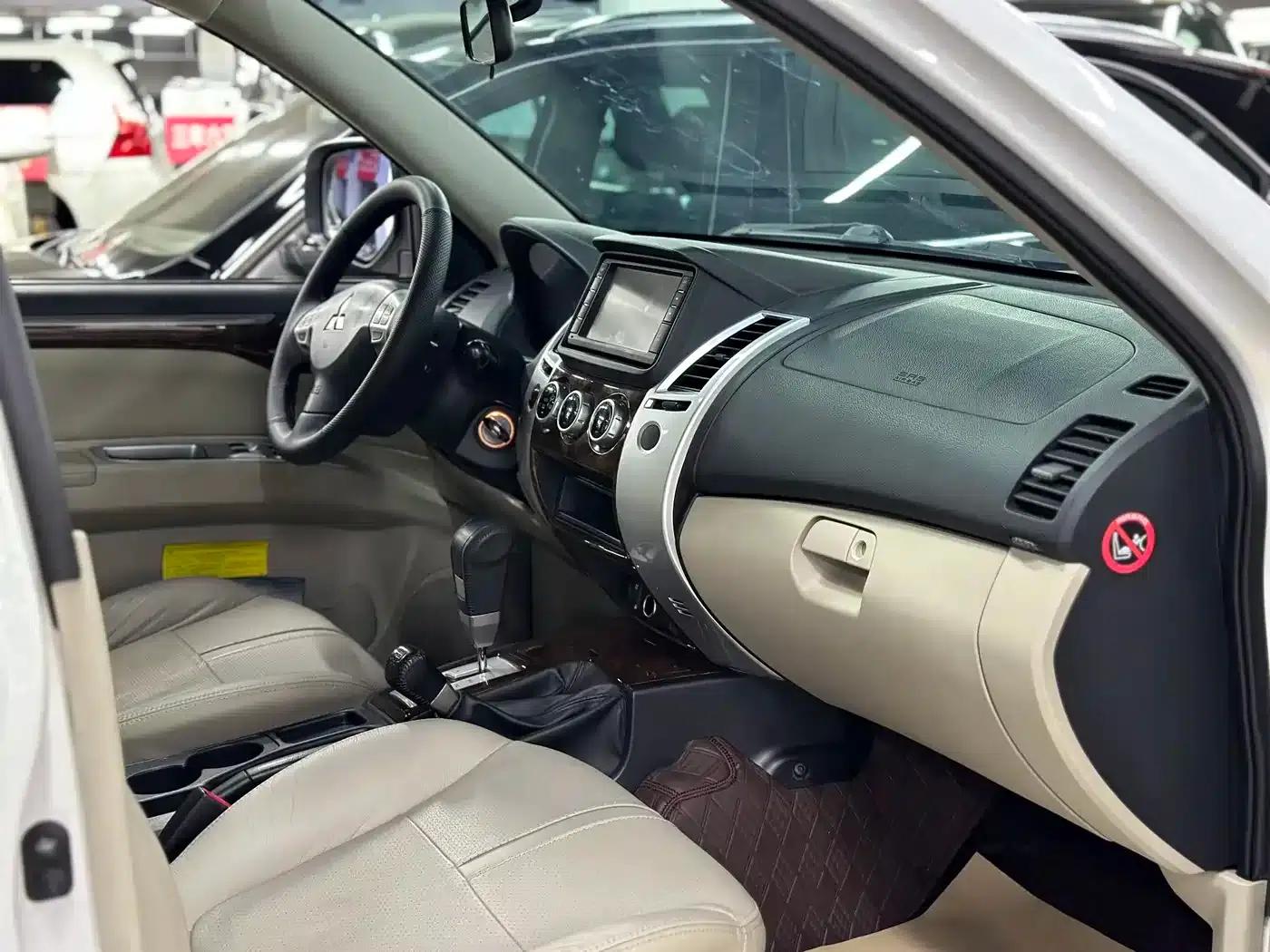 2013 Pajero Sport 3.0L Automatic 4WD Flagship Edition — миниатюра 9