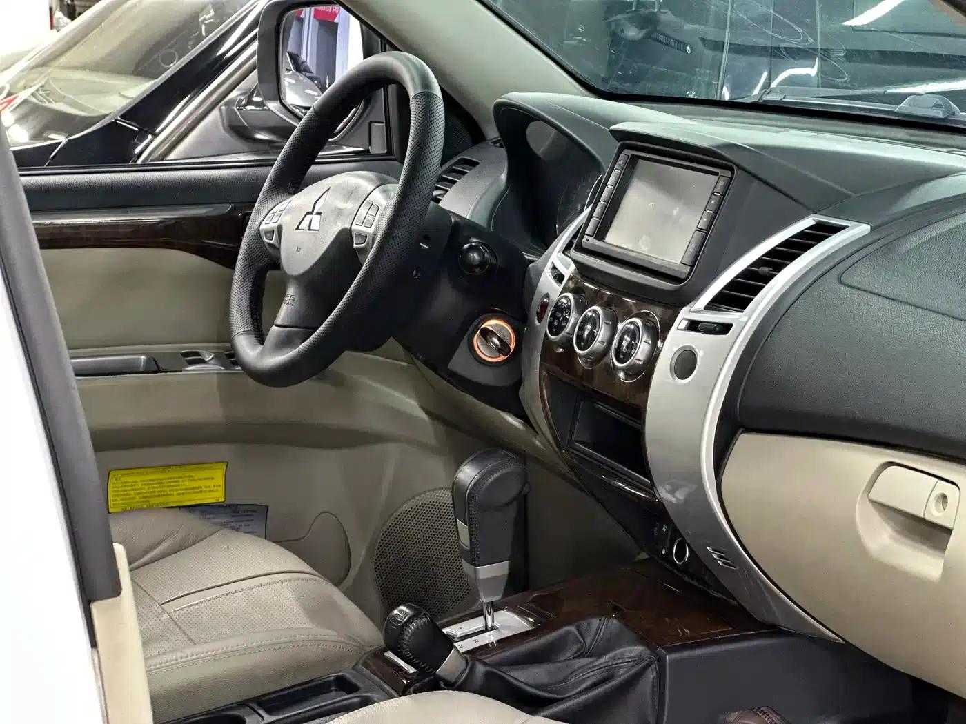 2013 Pajero Sport 3.0L Automatic 4WD Flagship Edition — миниатюра 10