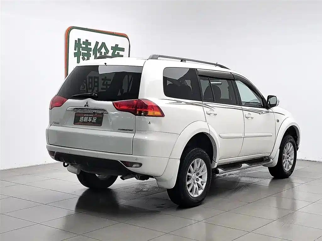 2013 Pajero Sport 3.0L Automatic 2WD Luxury Edition — миниатюра 2