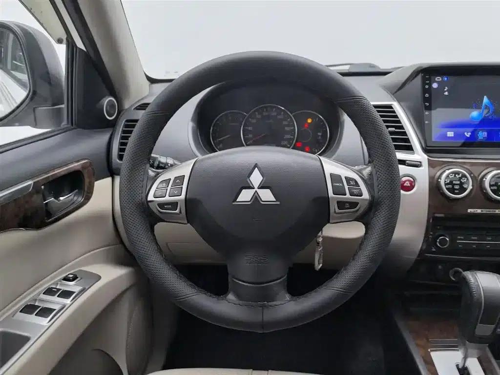 2013 Pajero Sport 3.0L Automatic 2WD Luxury Edition — миниатюра 11