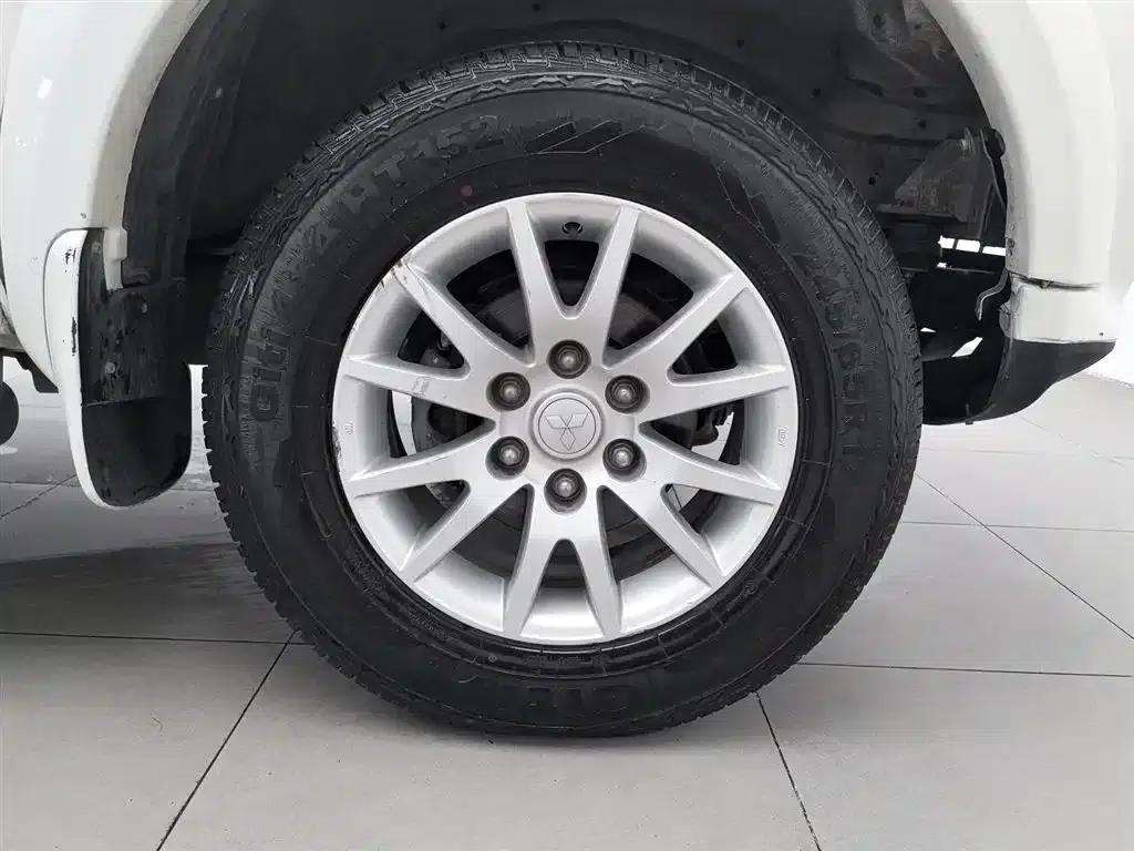 2013 Pajero Sport 3.0L Automatic 2WD Luxury Edition — миниатюра 17