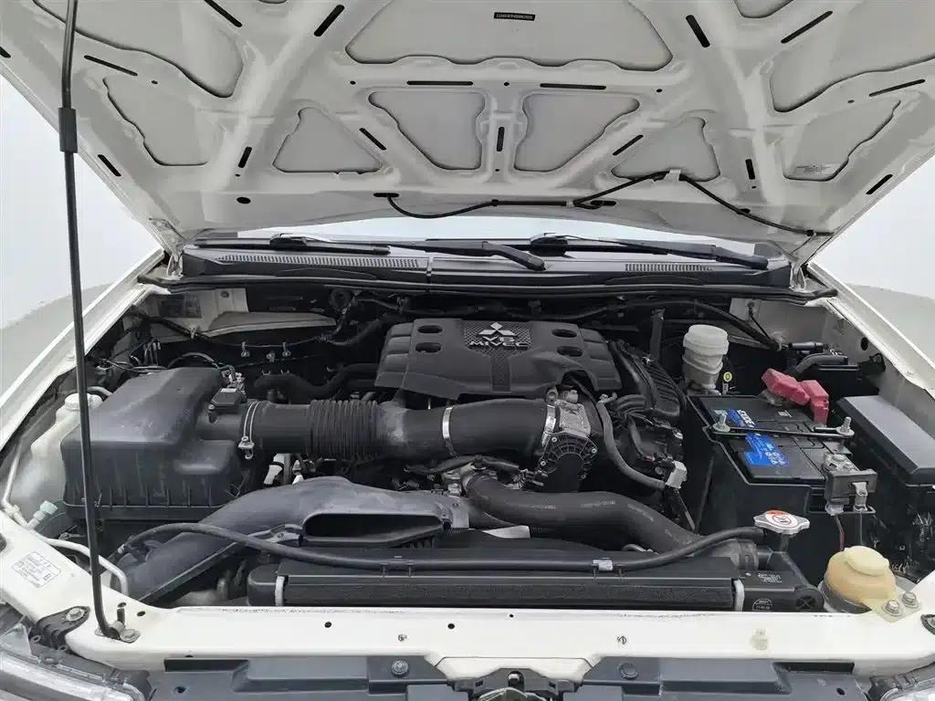 2013 Pajero Sport 3.0L Automatic 2WD Luxury Edition — миниатюра 6