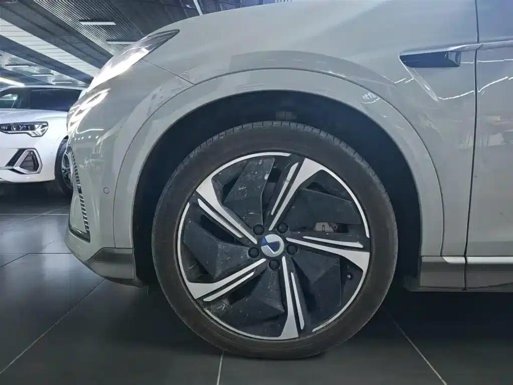 Denza N7 2023 Long Range Performance Edition — миниатюра 6