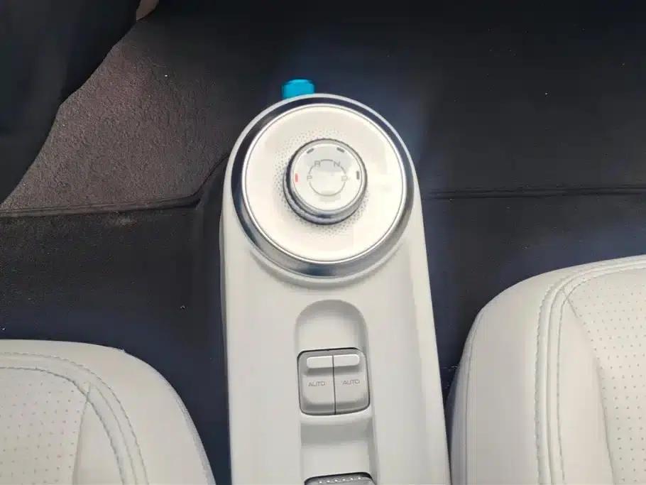 Wuling Air ev Clear Sky 2023 Model, Four-Seat Standard Edition — миниатюра 16