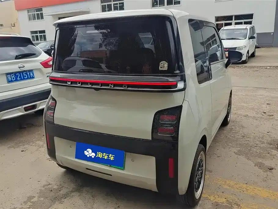 Wuling Air ev Clear Sky 2023 Model, Four-Seat Standard Edition — миниатюра 3