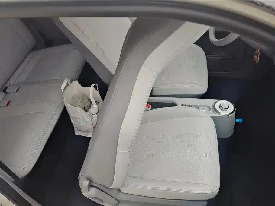Wuling Air ev Clear Sky 2023 Model, Four-Seat Standard Edition — миниатюра 8