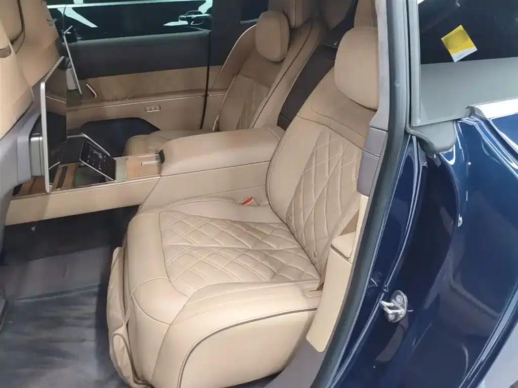 NIO ET9 2025 Model 102kWh First Edition Limited Edition — миниатюра 17