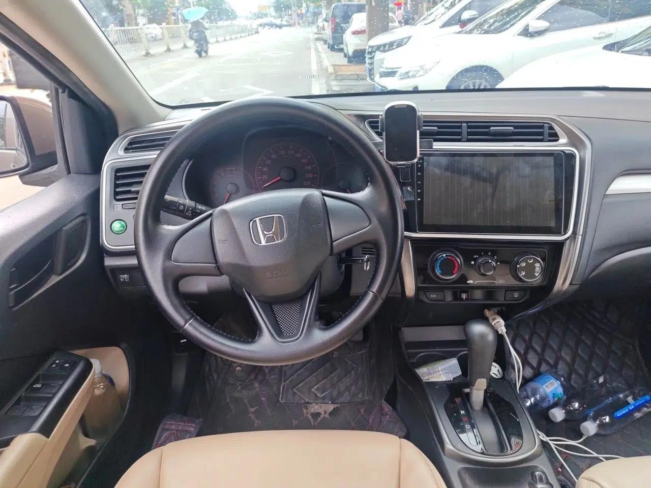 Honda Greiz 2016 1.5L CVT Classic Edition — миниатюра 11