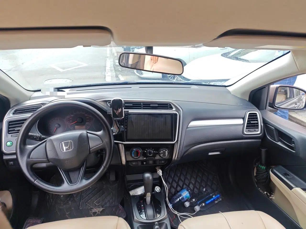 Honda Greiz 2016 1.5L CVT Classic Edition — миниатюра 19
