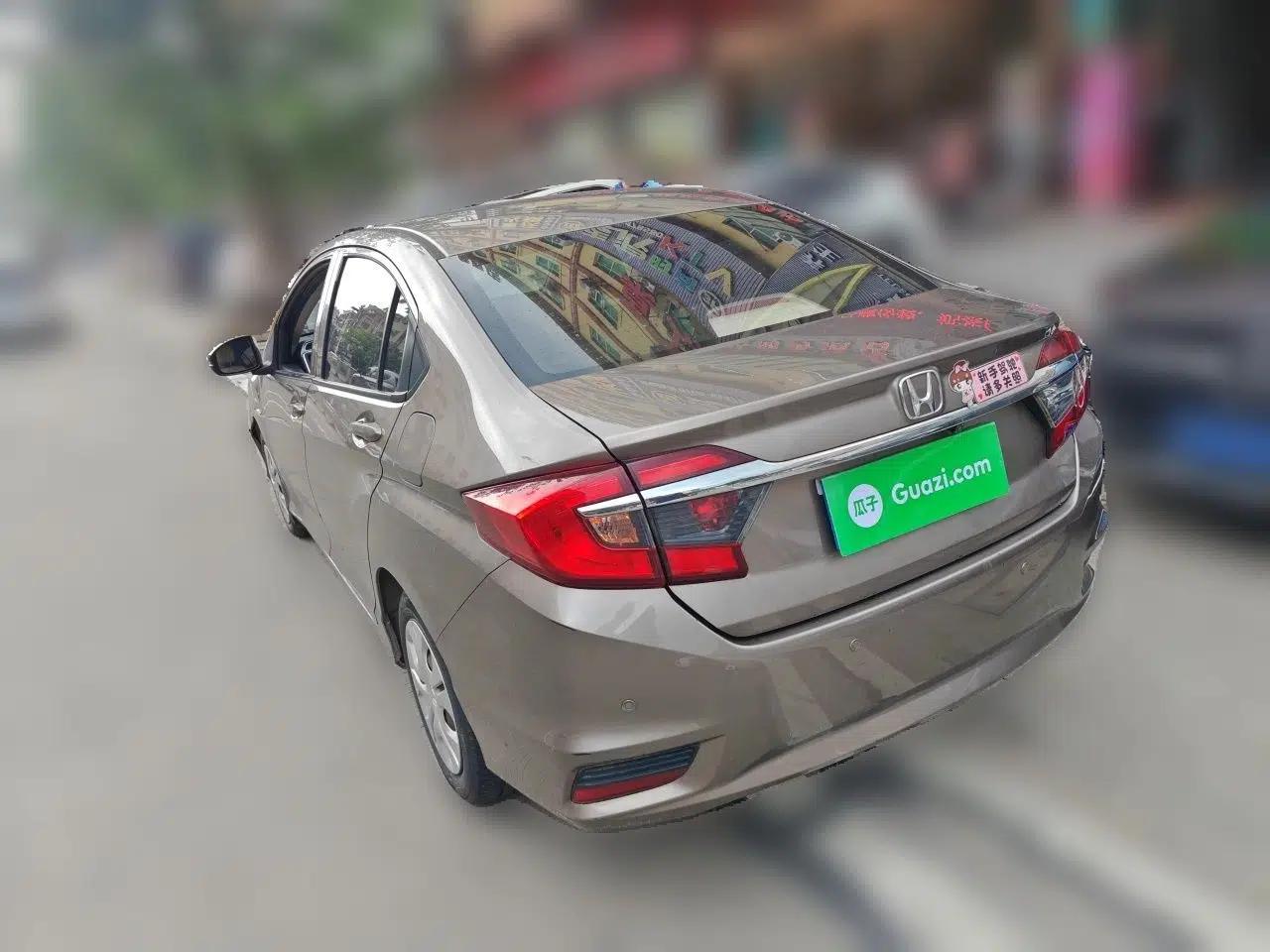 Honda Greiz 2016 1.5L CVT Classic Edition — миниатюра 4