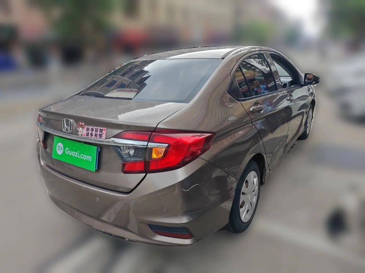 Honda Greiz 2016 1.5L CVT Classic Edition — миниатюра 6