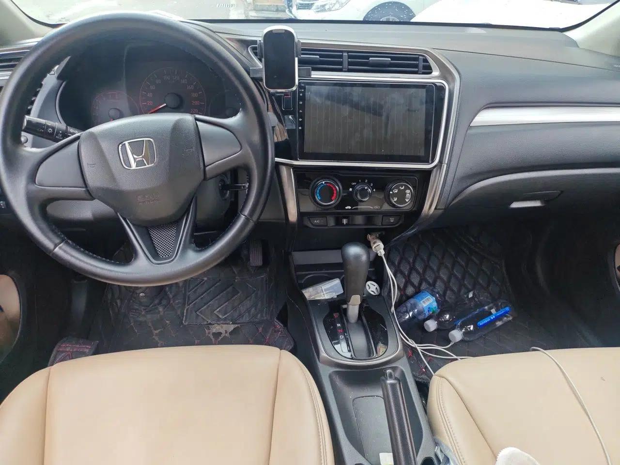 Honda Greiz 2016 1.5L CVT Classic Edition — миниатюра 10