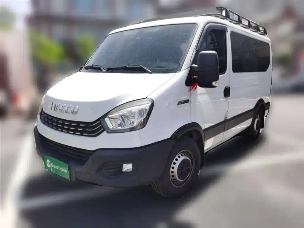 Iveco Daily 2021 3.0T Automatic Super Short Wheelbase Low Roof Side Sliding Door F1C — миниатюра 2