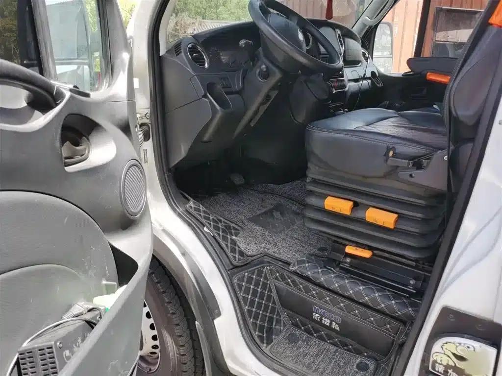 Iveco Daily 2021 3.0T Automatic Super Short Wheelbase Low Roof Side Sliding Door F1C — миниатюра 14