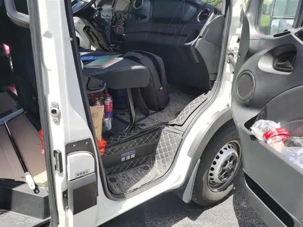 Iveco Daily 2021 3.0T Automatic Super Short Wheelbase Low Roof Side Sliding Door F1C — миниатюра 20