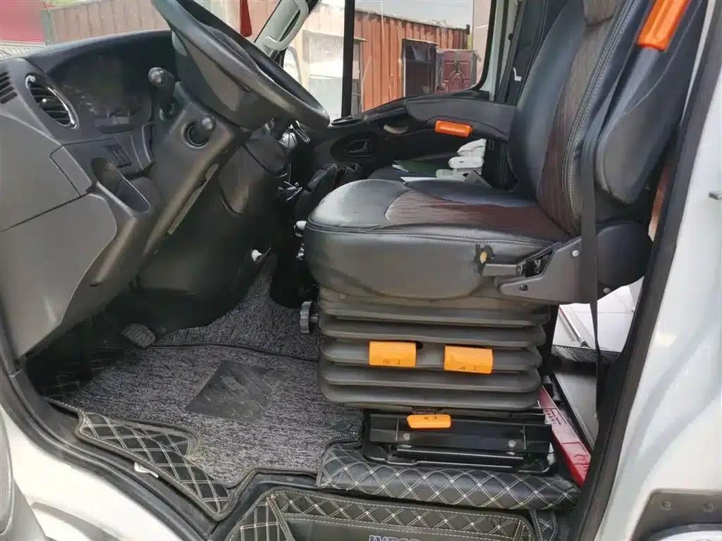 Iveco Daily 2021 3.0T Automatic Super Short Wheelbase Low Roof Side Sliding Door F1C — миниатюра 8