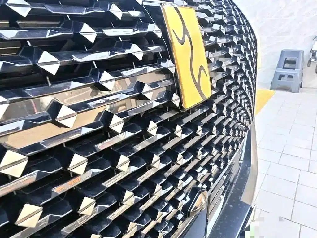 Looking up at the 2026 U8 L Dingshi Edition — миниатюра 3