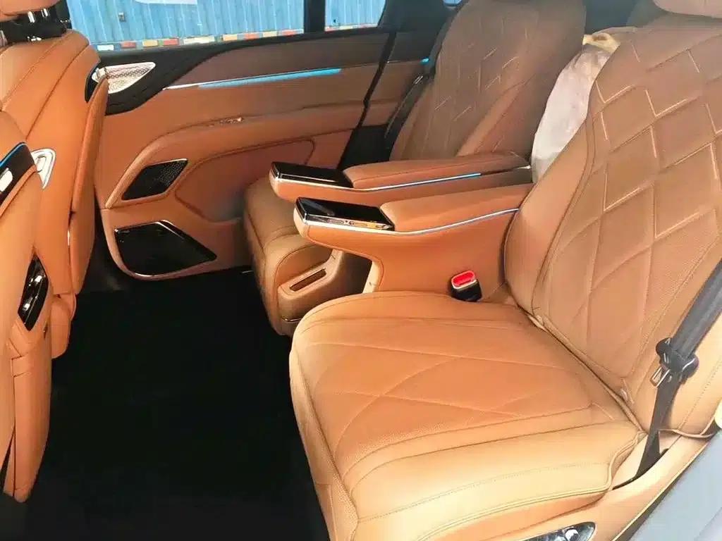 Looking up at the 2026 U8 L Dingshi Edition — миниатюра 5