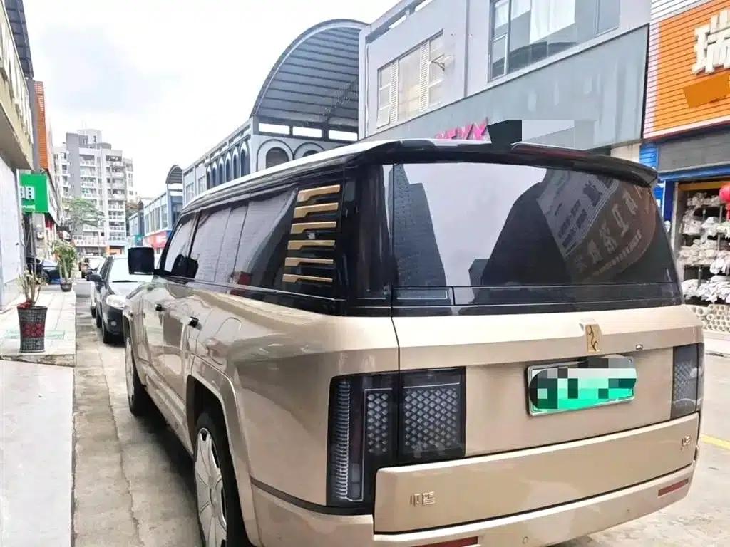Looking up at the 2026 U8 L Dingshi Edition — миниатюра 8