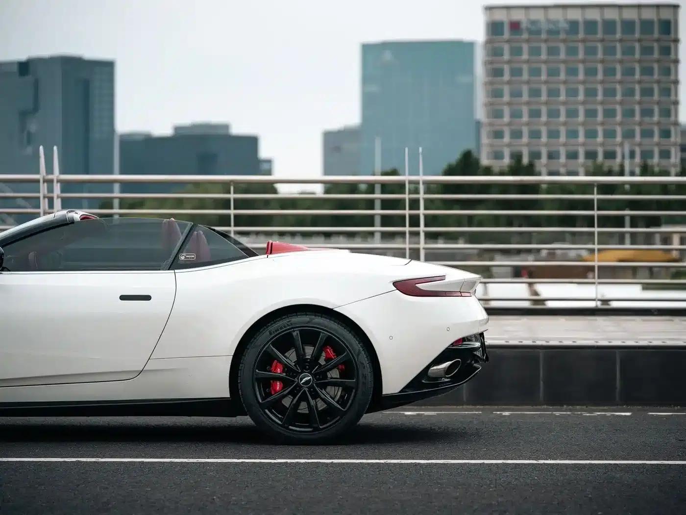 Aston Martin DB11 2019 4.0T V8 Volante — миниатюра 11