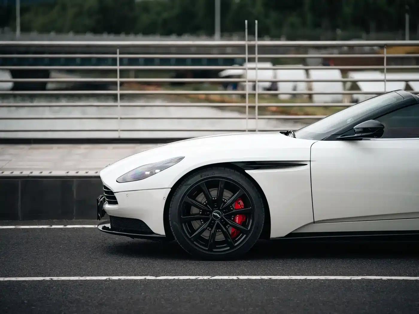 Aston Martin DB11 2019 4.0T V8 Volante — миниатюра 12