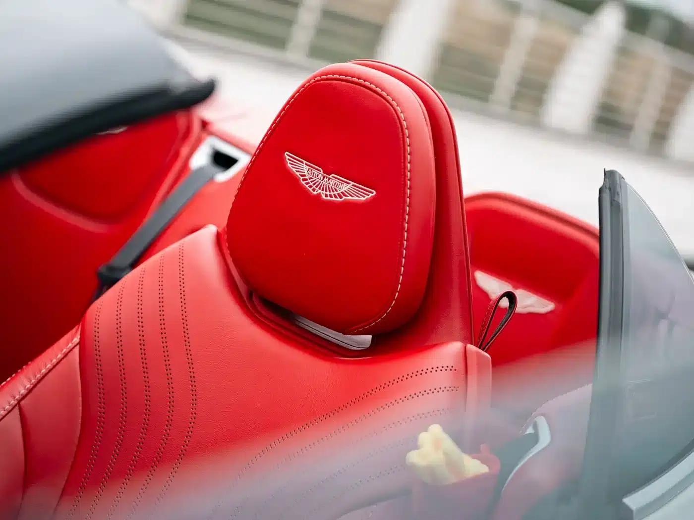 Aston Martin DB11 2019 4.0T V8 Volante — миниатюра 16