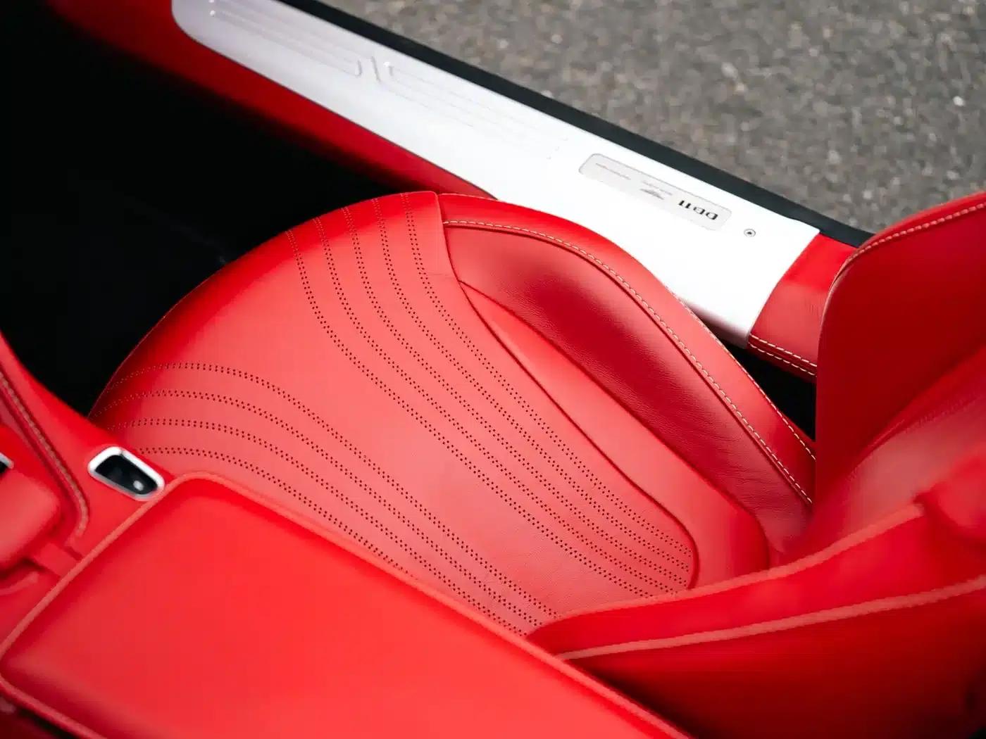 Aston Martin DB11 2019 4.0T V8 Volante — миниатюра 18