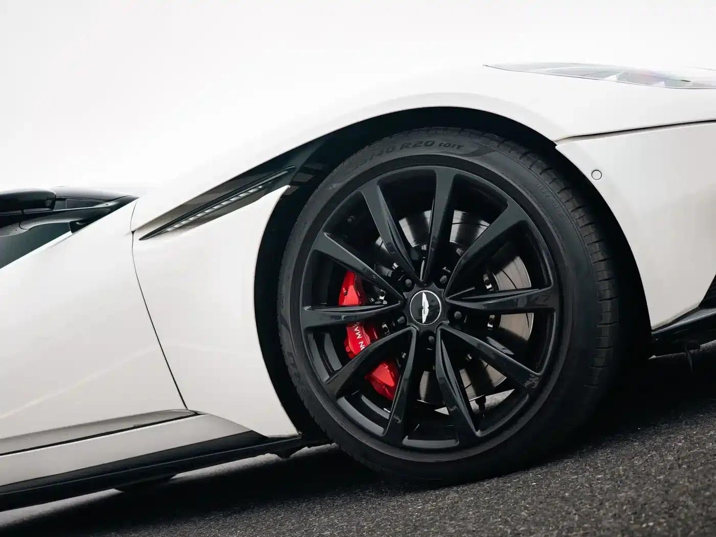 Aston Martin DB11 2019 4.0T V8 Volante — миниатюра 19