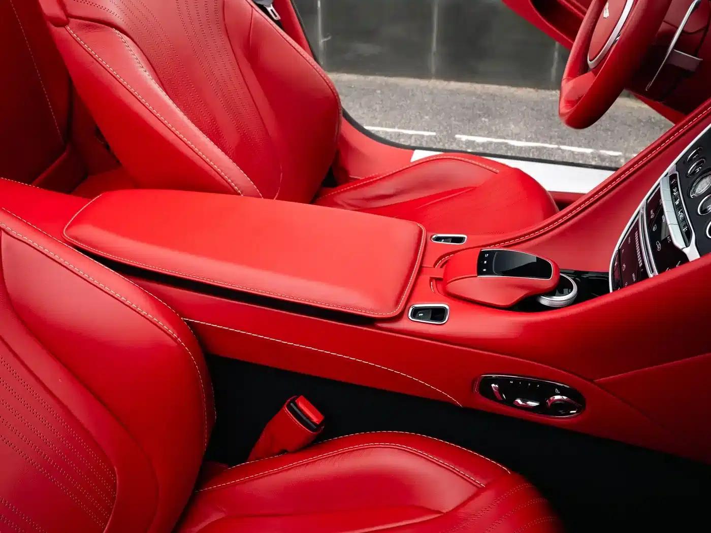 Aston Martin DB11 2019 4.0T V8 Volante — миниатюра 24