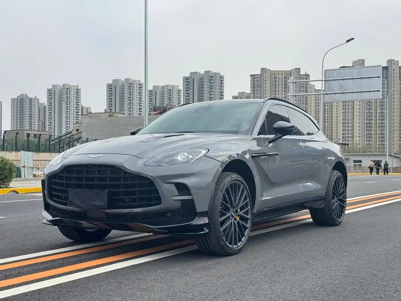 Aston Martin DBX 2025 4.0T V8 707 — миниатюра 1