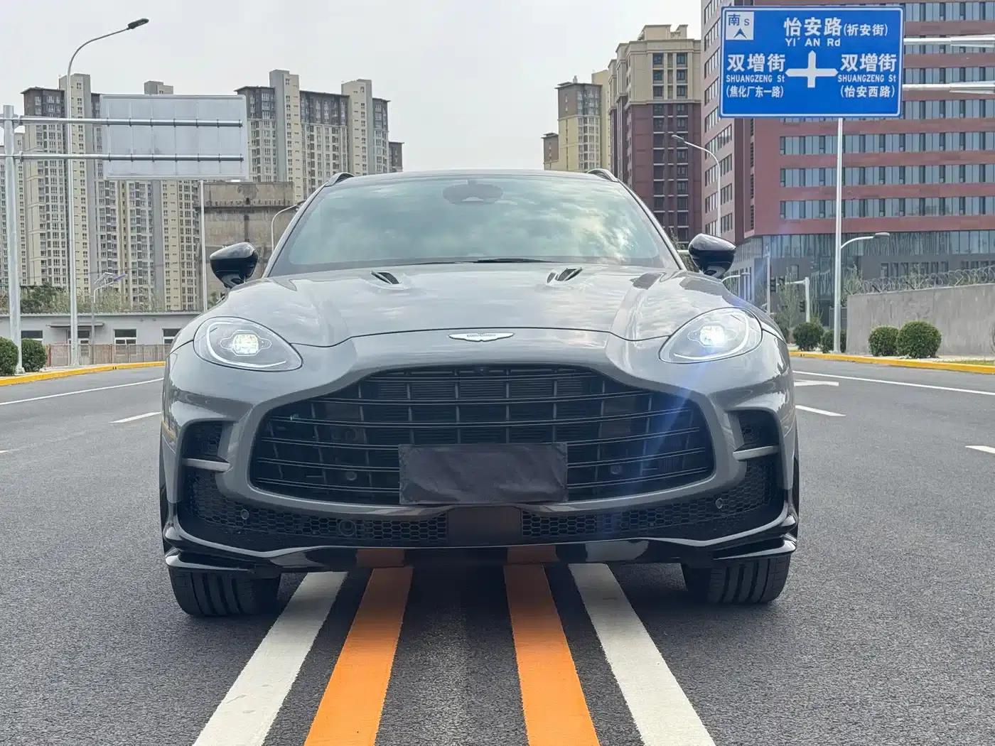 Aston Martin DBX 2025 4.0T V8 707 — миниатюра 2